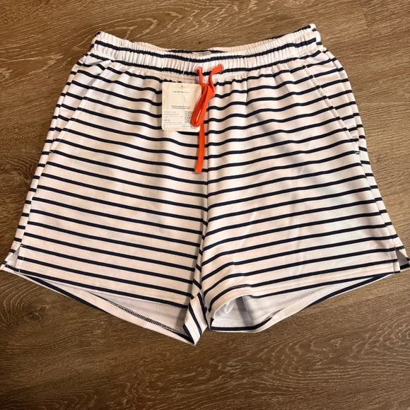 Fabletics Luxe Terry Sweatshort - Picture 4 of 8